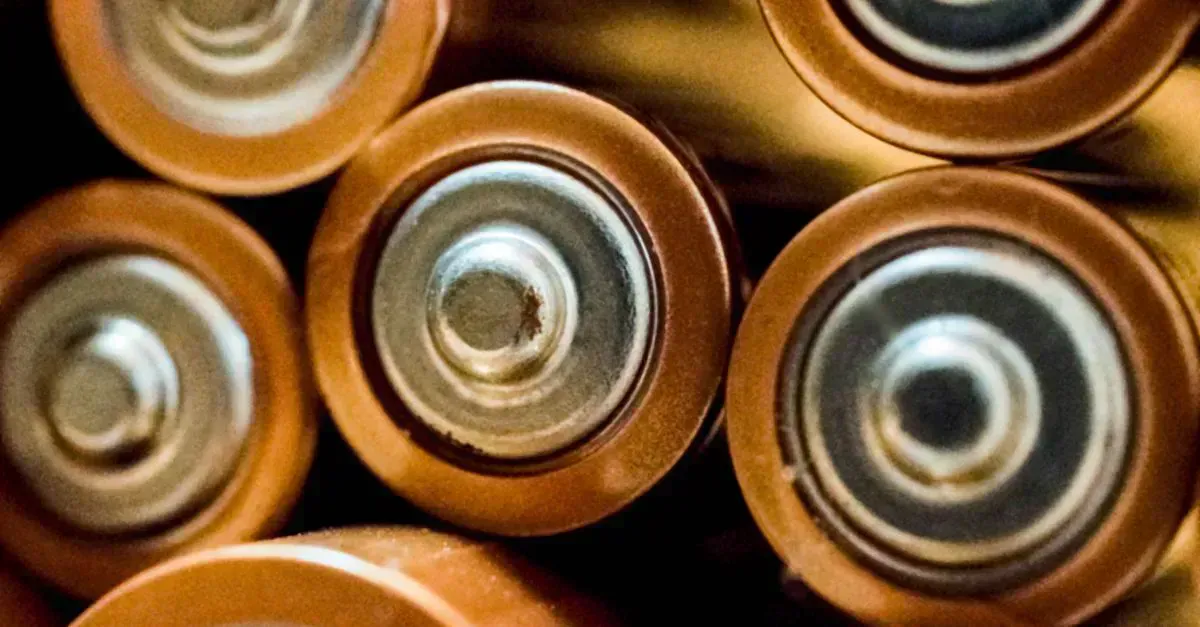 Bank of lithium battery cells for energy storage